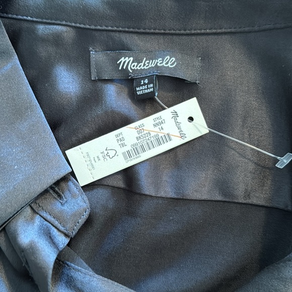 Madewell, NWT, black, satiny button up. Size 14. - Picture 4 of 4